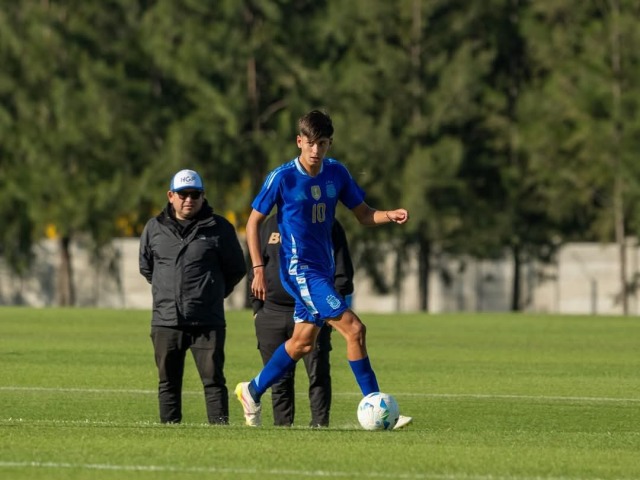 El hijo de Gonzalo Baroni debut en la seleccin con la 10