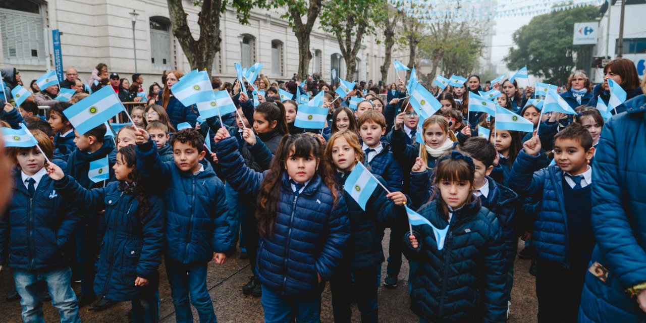 Olavarra festej el 25 de Mayo con un masivo Desfile Patrio