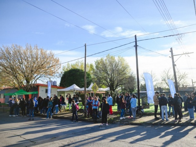 Barrio por barrio arriba a Mariano Moreno y Roca Merlo