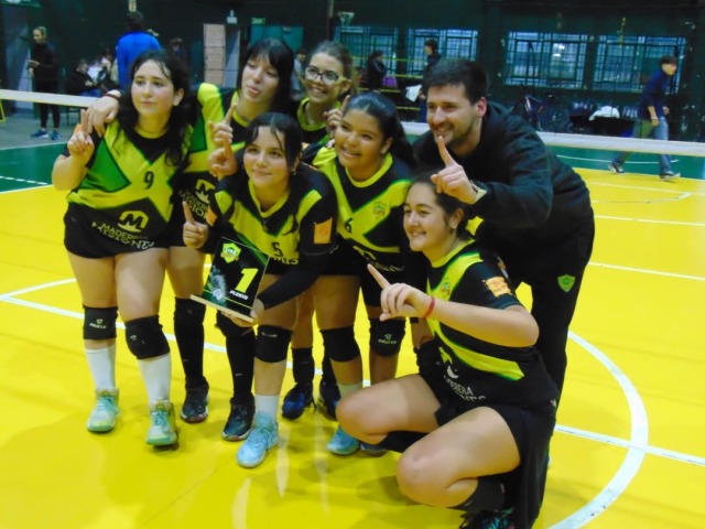 Gran marco en la segunda jornada del Promocional de Voleibol