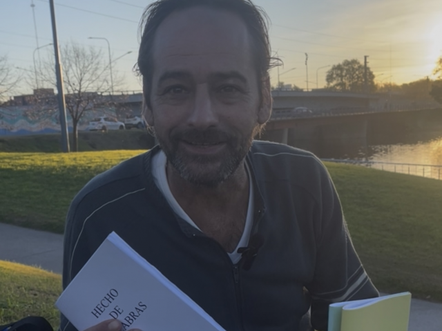El escritor errante de la ciudad de Olavarra