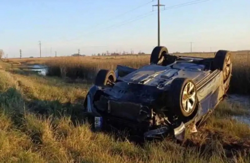 No paran los accidentes en la Ruta 3: despiste y vuelco en Azul