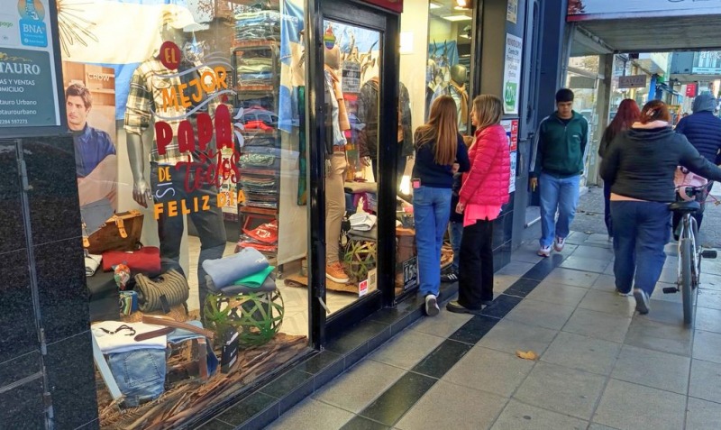 Los olavarrienses eligen el regalo del Da del Padre