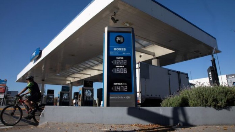 Sube el impuesto a las naftas y se espera un impacto en los precios