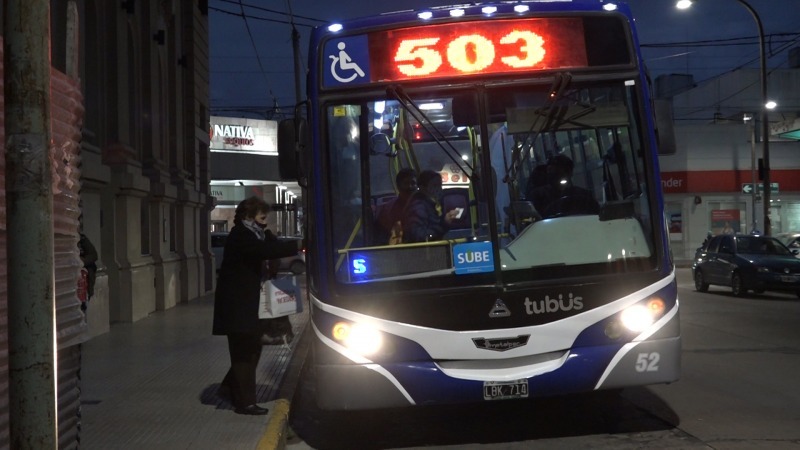 Refugios en las paradas de micros: se viene un anuncio?