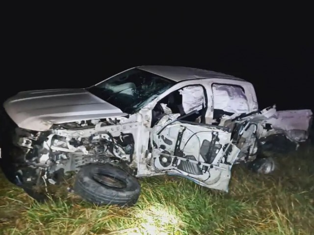 Fuerte choque entre una camioneta y un camin en la Ruta 3