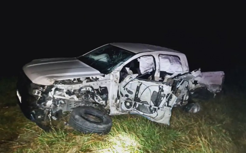 Fuerte choque entre una camioneta y un camin en la Ruta 3