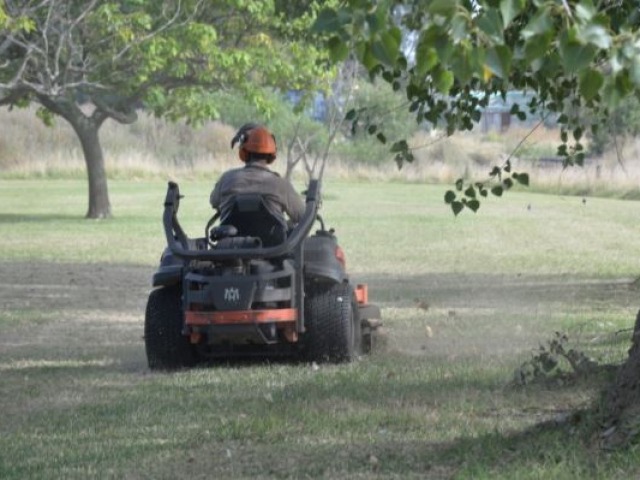 Tractores para el mantenimiento de espacios verdes en localidades