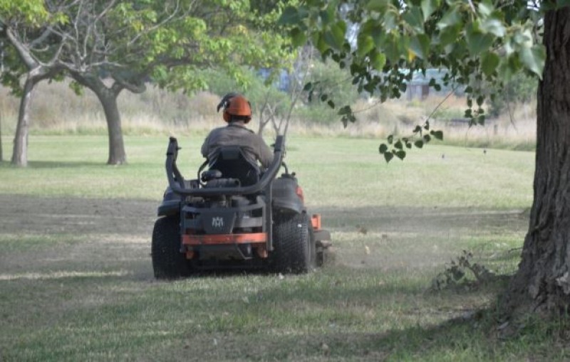 Tractores para el mantenimiento de espacios verdes en localidades
