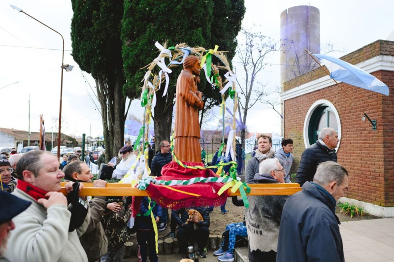 San Cayetano: peregrinacin desde el centro hacia el barrio Ceco