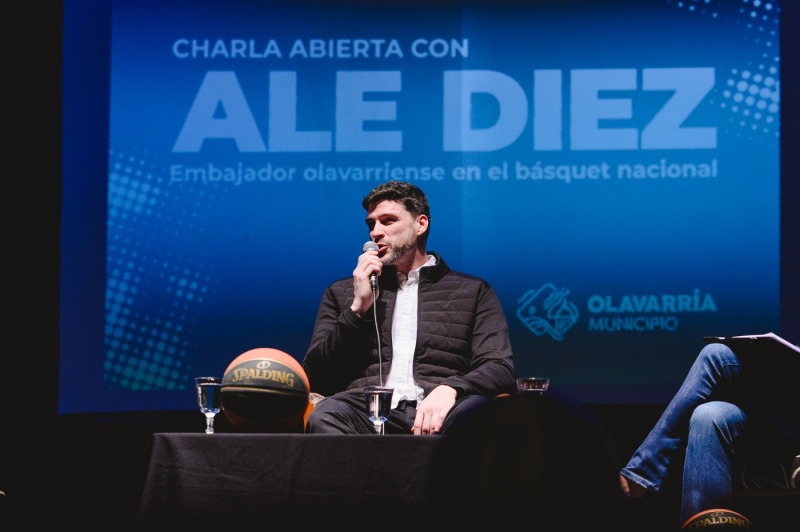 Noche de charla y reconocimientos a Alejandro Diez