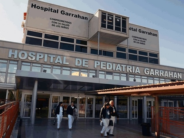 Un equipo del Garrahan separ con xito a dos gemelas siamesas