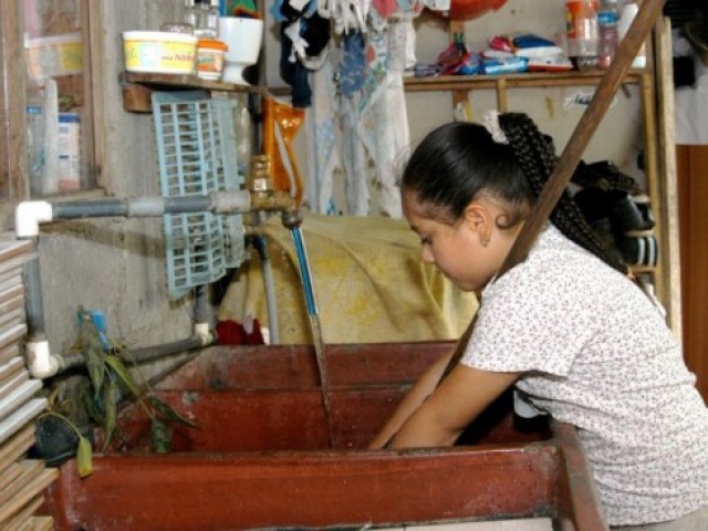 Las adolescentes dedican el doble de tiempo que los varones a las tareas domsticas