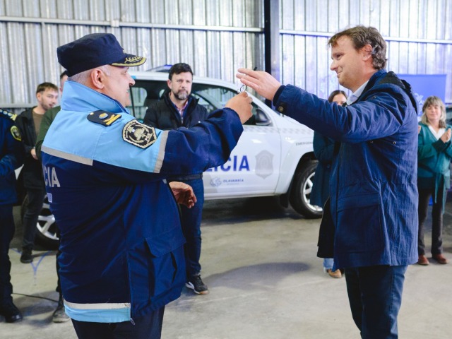 Wesner pidi a los policas que cuiden los nuevos patrulleros