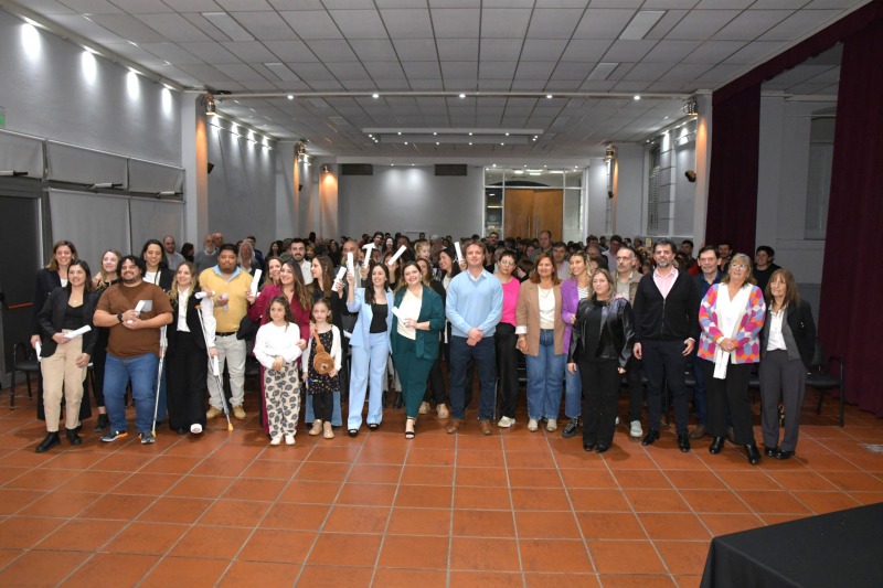 Mdicos que finalizaron residencias recibieron sus diplomas