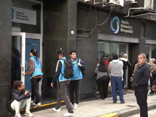 Nuevos allanamientos en la Andis y la droguera Suizo Argentina