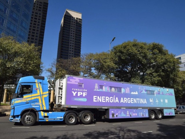 El Aula Mvil de Fundacin YPF e YPF Luz llega a la Ciudad
