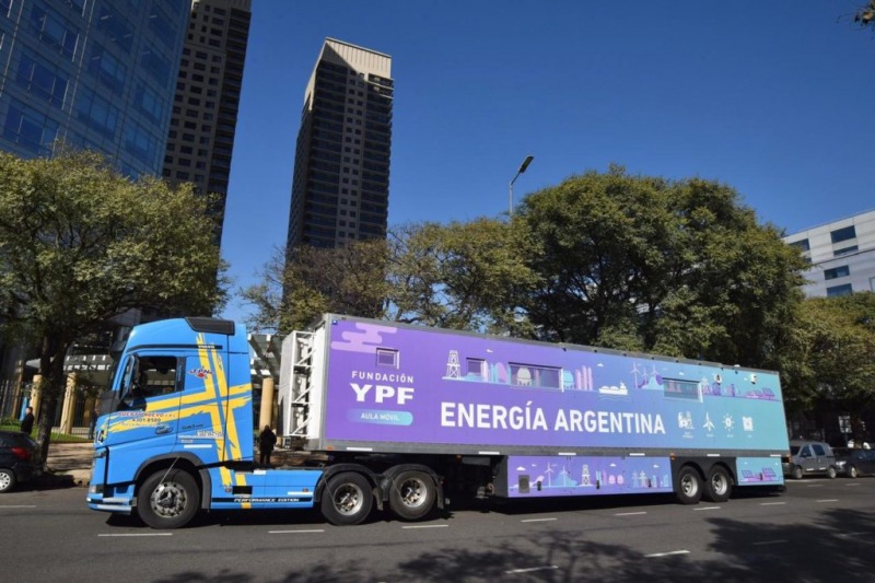 El Aula Mvil de Fundacin YPF e YPF Luz llega a la Ciudad