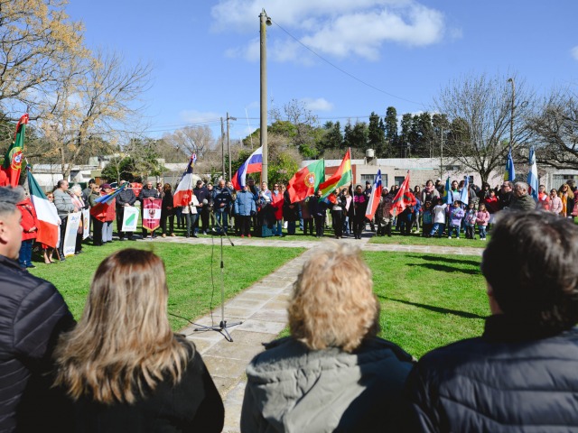 En Loma Negra se realiz el acto por el Da del Inmigrante