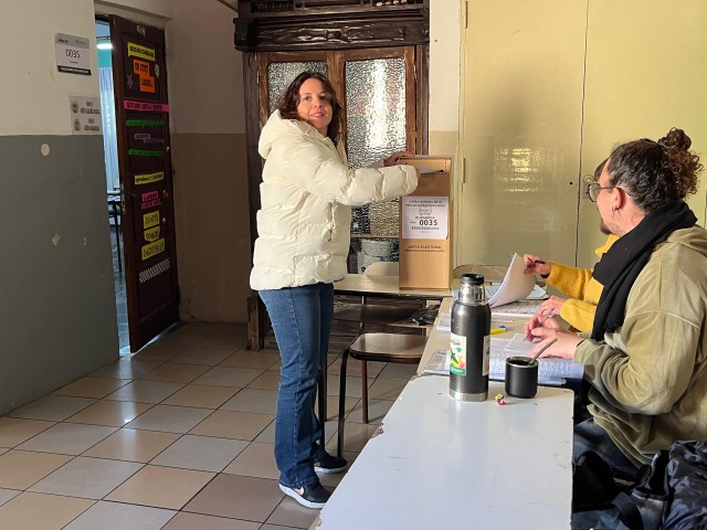 Beln Vergel emiti su voto y llam a la participacin ciudadana