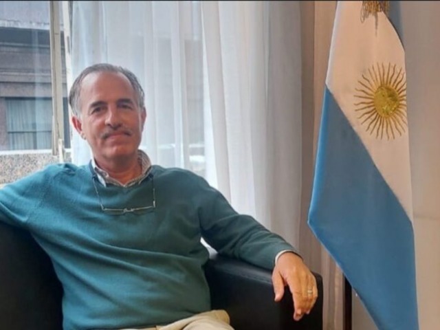 Speroni renunci al Gobierno y no se resigna a perder la banca