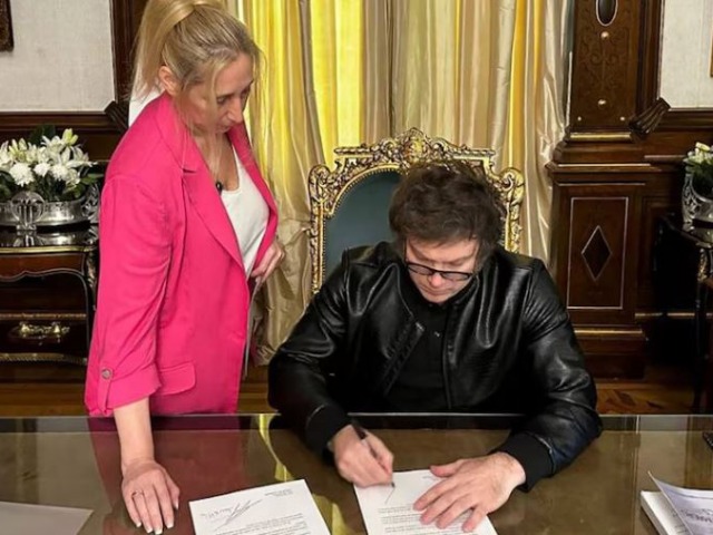 Javier Milei vet la ley de financiamiento universitario
