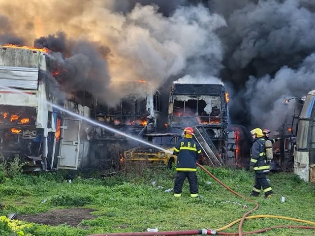 Incendio en el depsito de micros en Tandil: destruy 19 colectivos