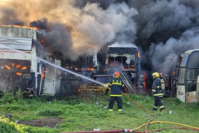 Incendio en un depsito de micros en Tandil: destruy 19 colectivos