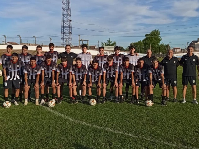 Estudiantes present su plantel y la nueva camiseta para el Regional