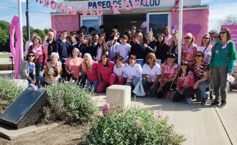Concientizacin sobre el cncer de mama en el Paseo de la Salud