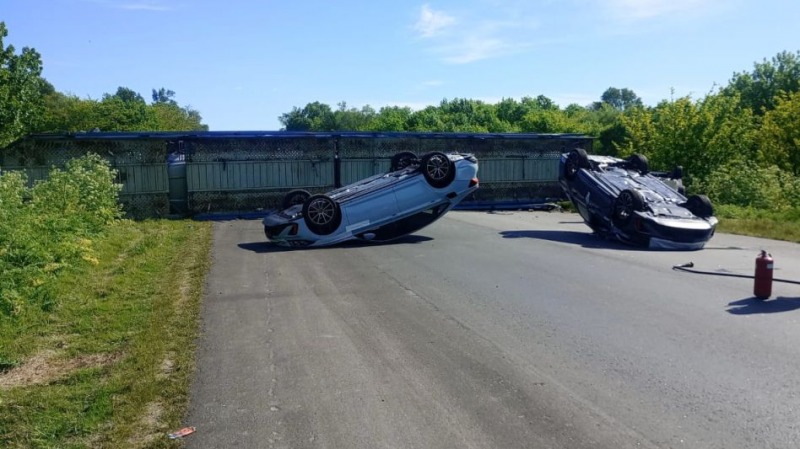 Volc un camin cargado de autos: Ruta 51 completamente cortada