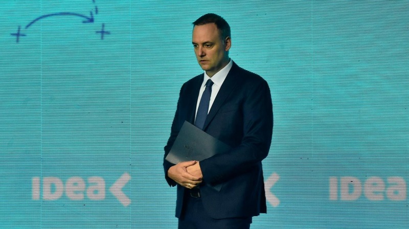 Milei reordena el gabinete: renunci Francos y asumi Adorni