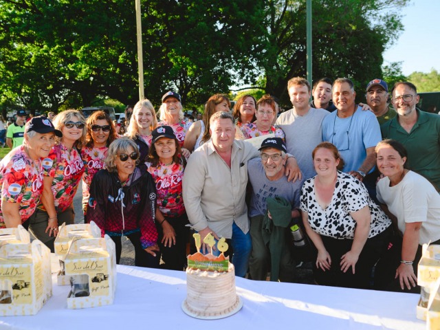 En un domingo a pleno sol Sierras Bayas celebr sus 146 aos