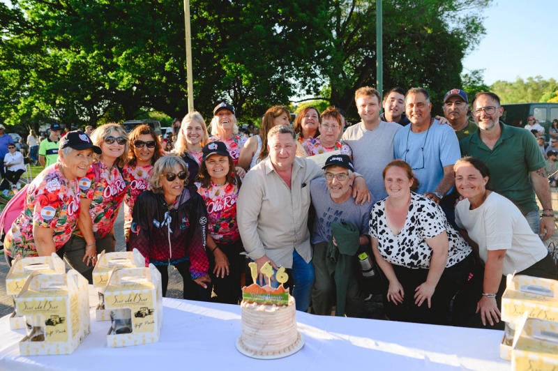 En un domingo a pleno sol Sierras Bayas celebr sus 146 aos