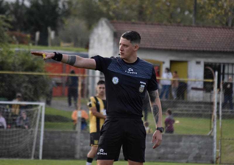 Lautaro Bessia dirigir el duelo entre Embajadores y Loma Negra