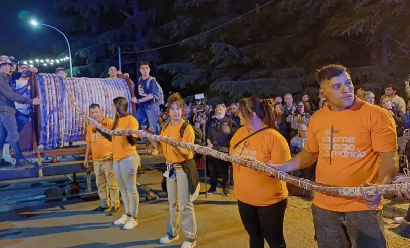 Tandil recuper� el r�cord del salame m�s largo del mundo