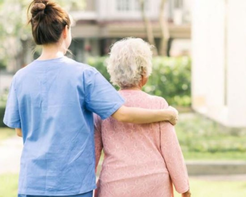 Lanzan capacitacin para cuidadores de personas mayores