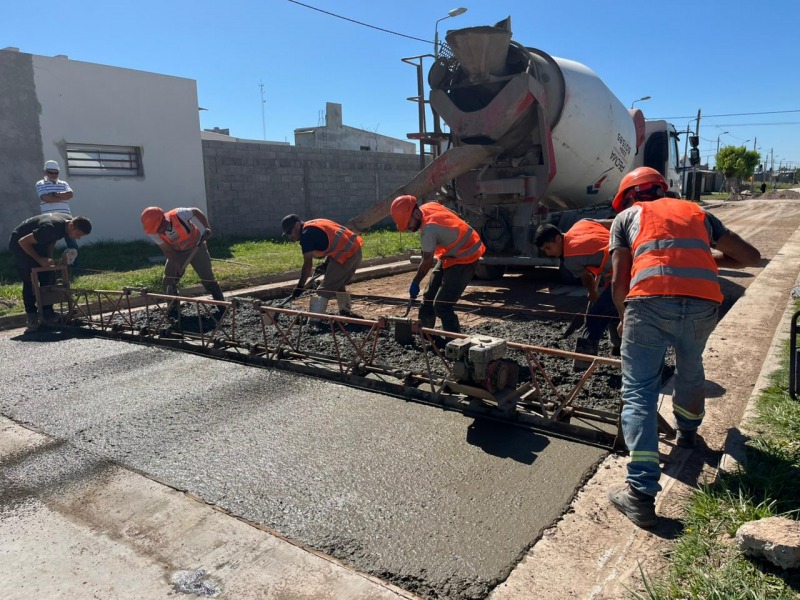 Avanzan las obras de hormigonado en avenida La Rioja y Pickelado