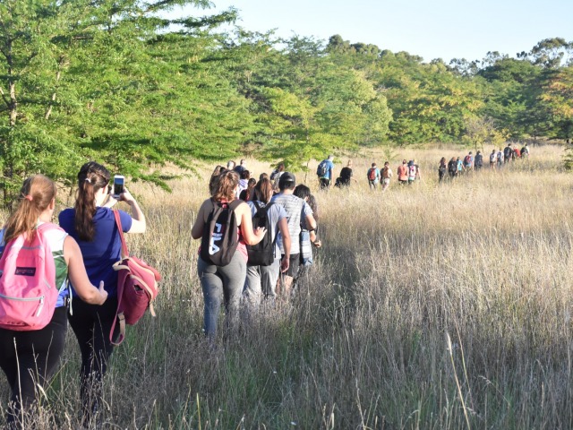 Aventura con historia: atardecer entre cerros en Sierras Bayas