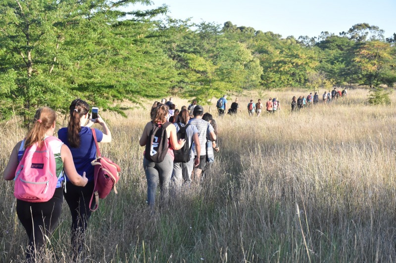 Aventura con historia: atardecer entre cerros en Sierras Bayas