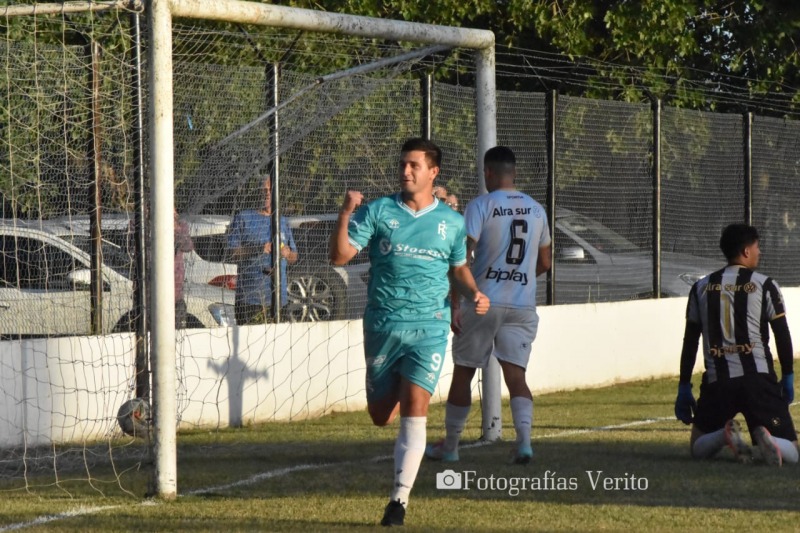 Ferro ganó en Bolívar y pelea por el primer puesto