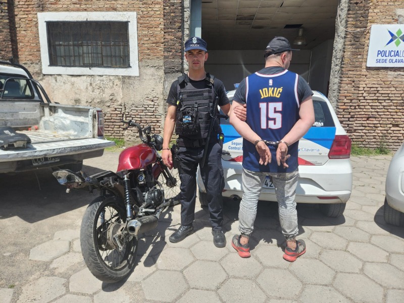 Aprehendido tras evadir un control y portar un arma de fuego