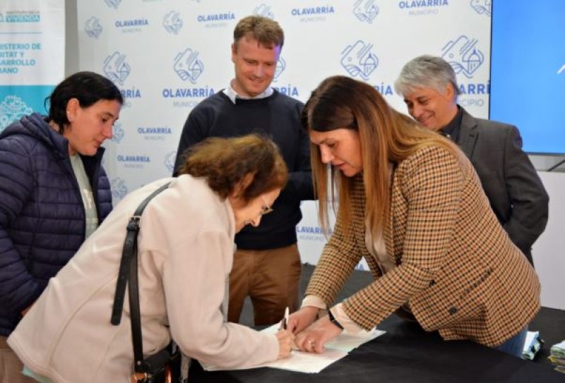 El martes habr un nuevo acto de firma de escrituras