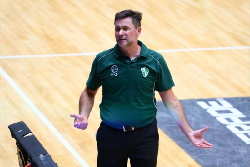 Primera victoria del ex Estudiantes Pisani con el hist�rico Atenas