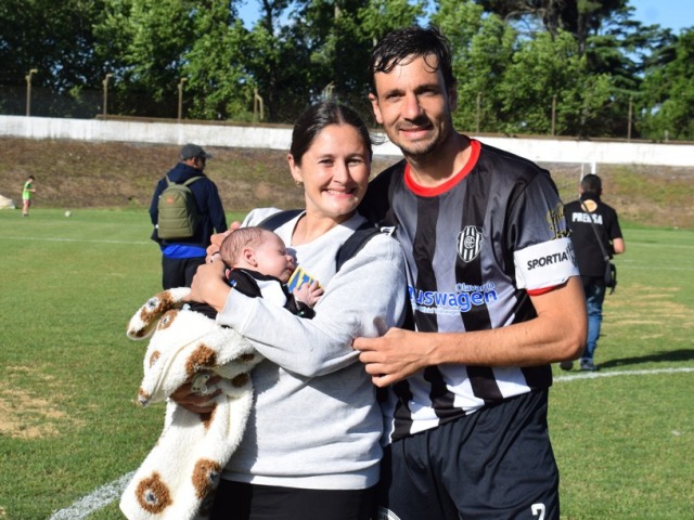 El adi�s de un emblema del Bata