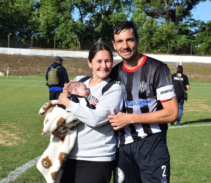 El adi�s de un emblema del Bata