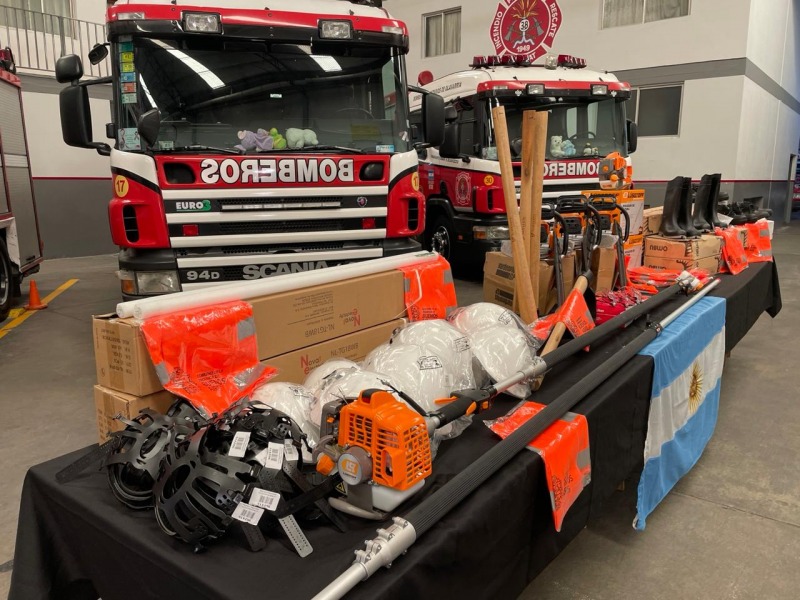 El Municipio entreg� equipamiento a Bomberos y Defensa Civil