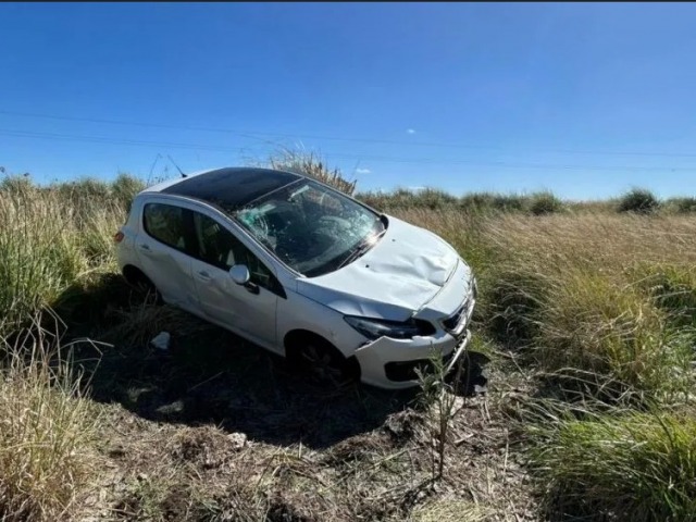 Volc� un autom�vil en el kil�metro 420 de la Ruta 226