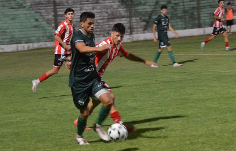 Ferro de Pico gole� a un diezmado Alpachiri y sac� medio boleto