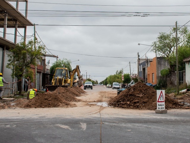 Municipio avanza con la obra de red de cloacas en barrio 10 de Junio